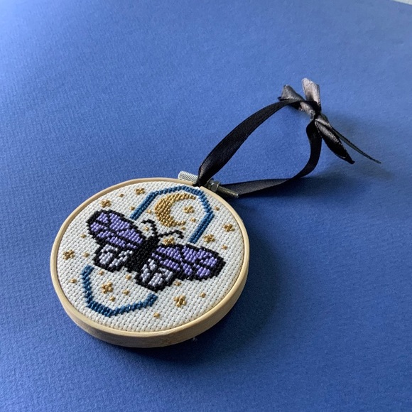 Mini Handmade Butterfly Embroidered Loop - Picture 3 of 4